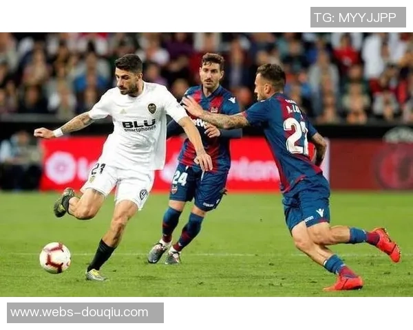 尼斯与布拉格斯的激烈对决揭示了足球战术的博弈与魅力